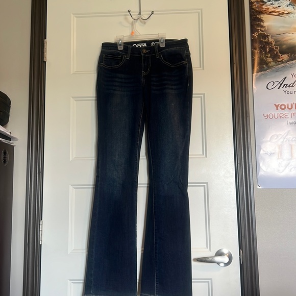 Barely worn boot cut jeans - Picture 1 of 2